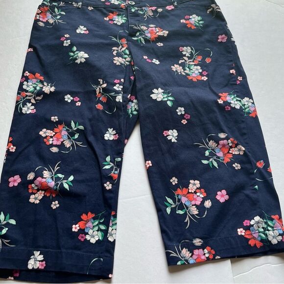 St. John's Bay Women's Floral Print Navy Capri Pants Size 16W - Picture 1 of 7